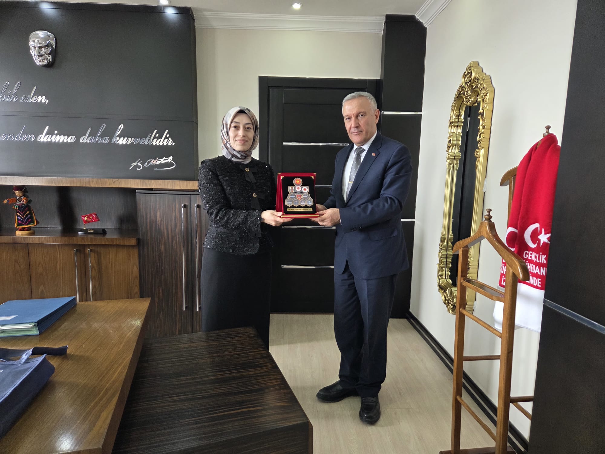 HANAK KAYMAKAMI ELİF MERAM.jpg