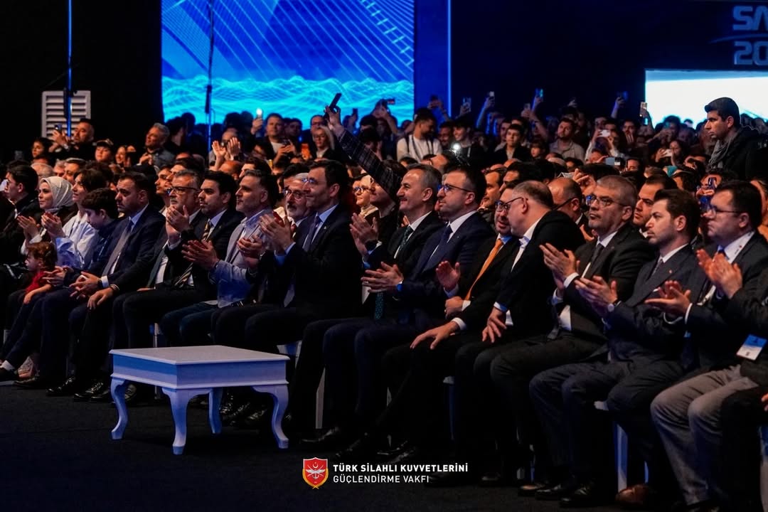Genel Müdürümüz Bilal Topçu, SAHA 2026 kapsamında Baykar Yönetim Kurulu Başkanı Sayın Selçuk Bay.jpg
