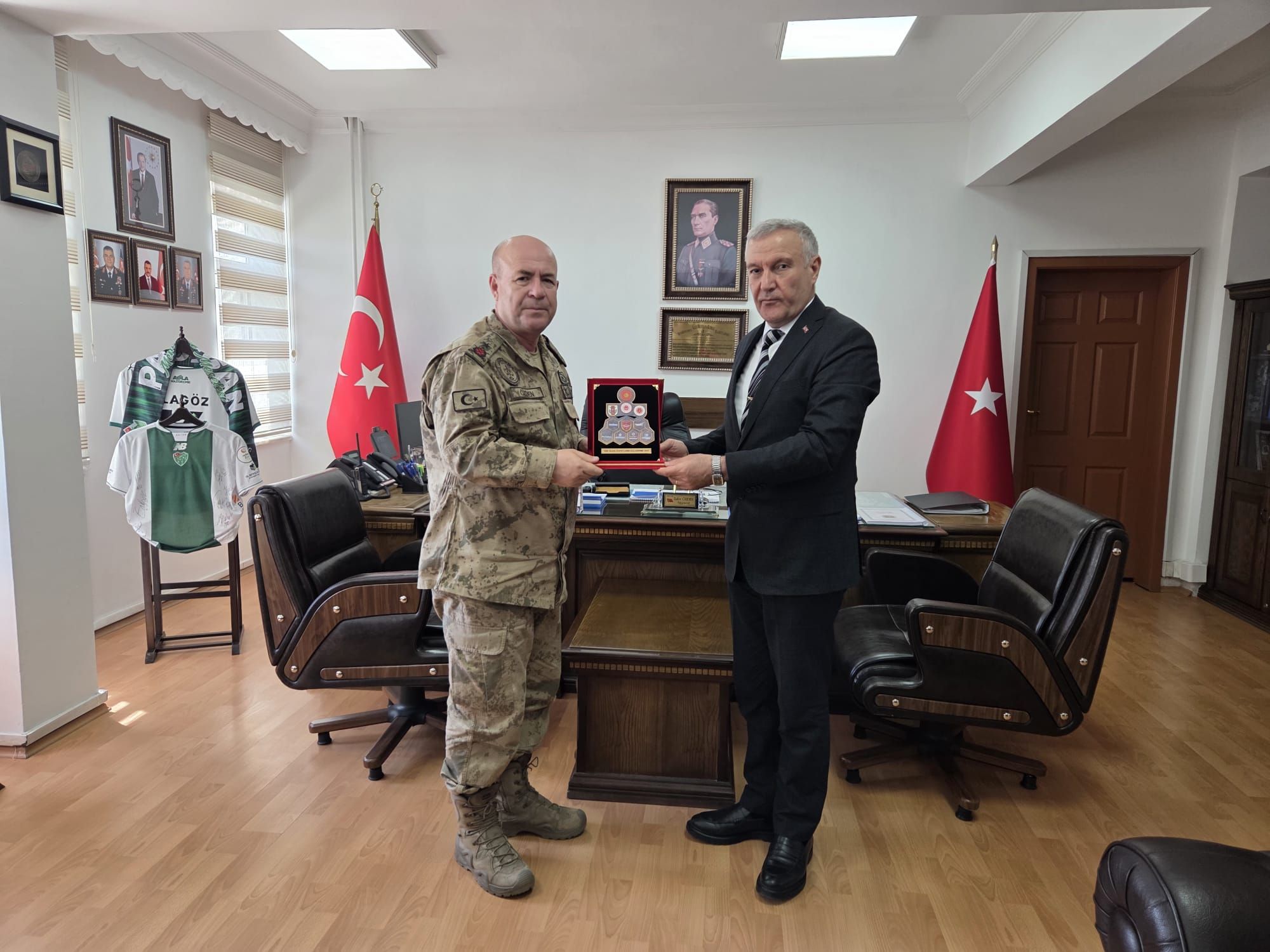 ZAFER ÖZDEN.jpg