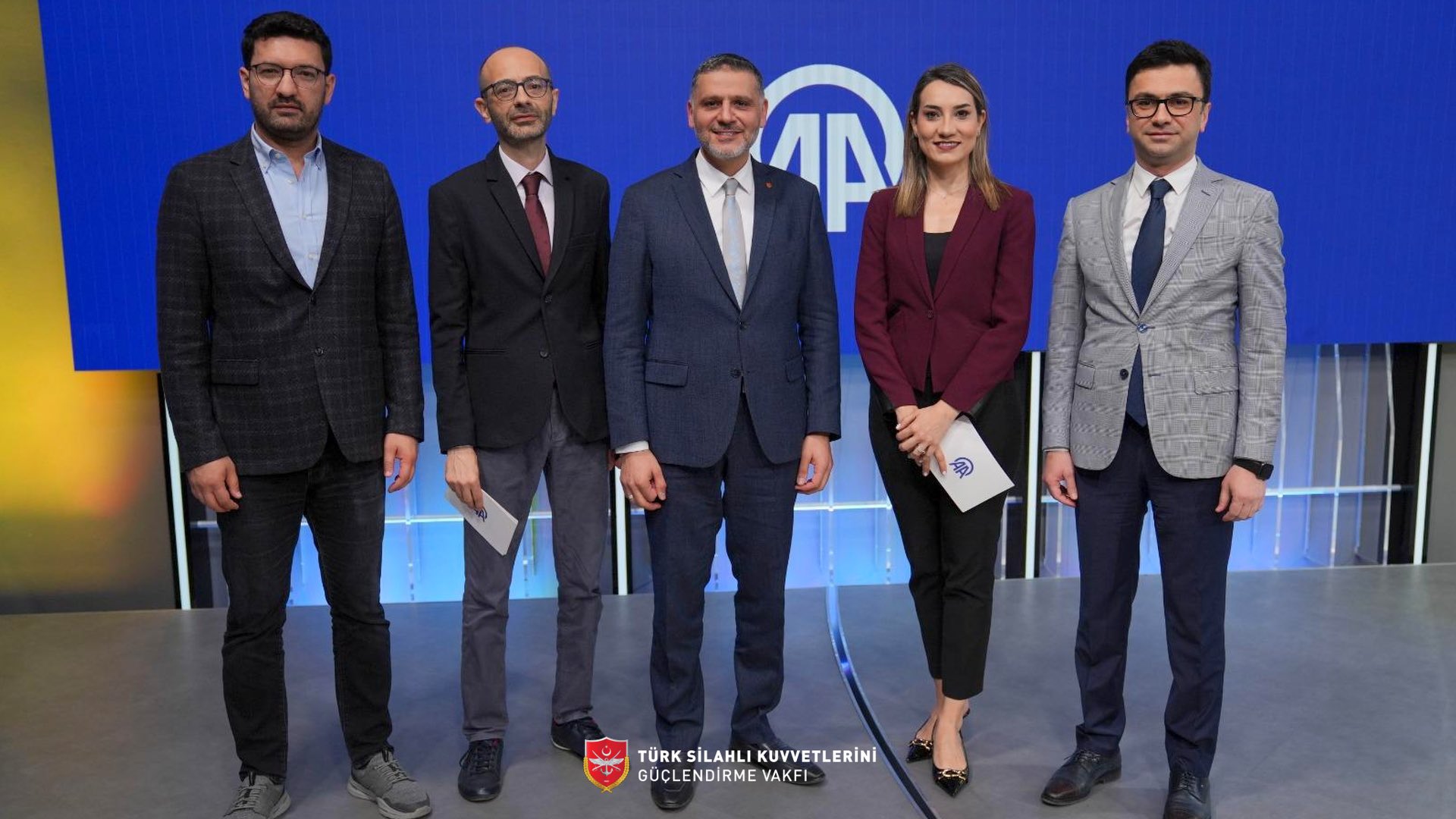 AA Teknoloji Masası.jpg